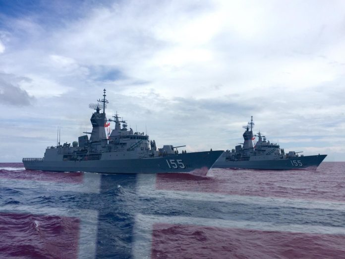 navi da guerra in mare - bandiera norvegia