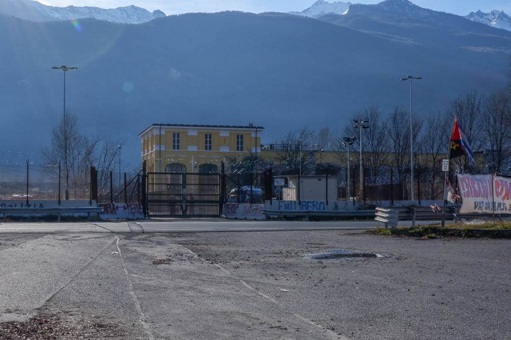 A San Didero da un anno centinaia di agenti presidiano un cantiere