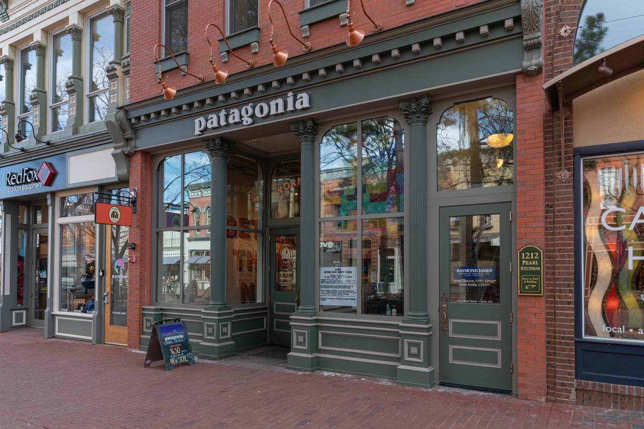 Esiste un filantropo vero il fondatore di Patagonia dona l'azienda al