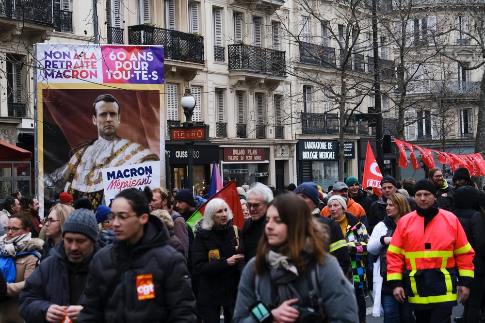 Proteste di massa e sabotaggi: i francesi bloccano tutto contro la riforma  delle pensioni - L'INDIPENDENTE