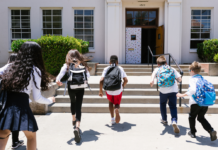 Nel mondo 9 bambini su 10 vanno a scuola: il divario tra maschi e femmine sta scomparendo scuola