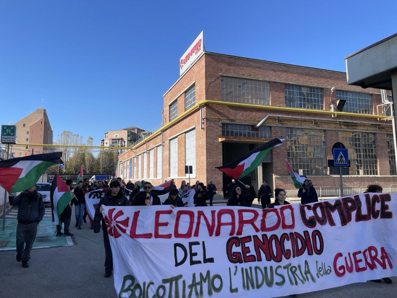 ITALIA STUDENTI. L’Intifada Studentesca ha occupato una sede di Leonardo SPA in solidarietà con la Palestina