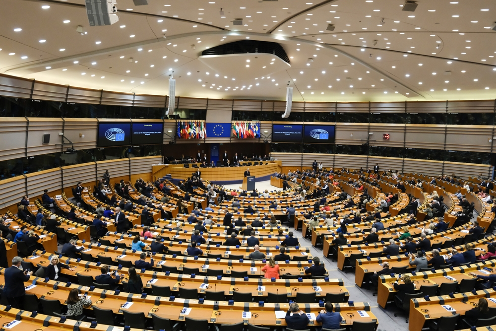 Il Parlamento Europeo ha approvato una nuova risoluzione contro la “propaganda russa”