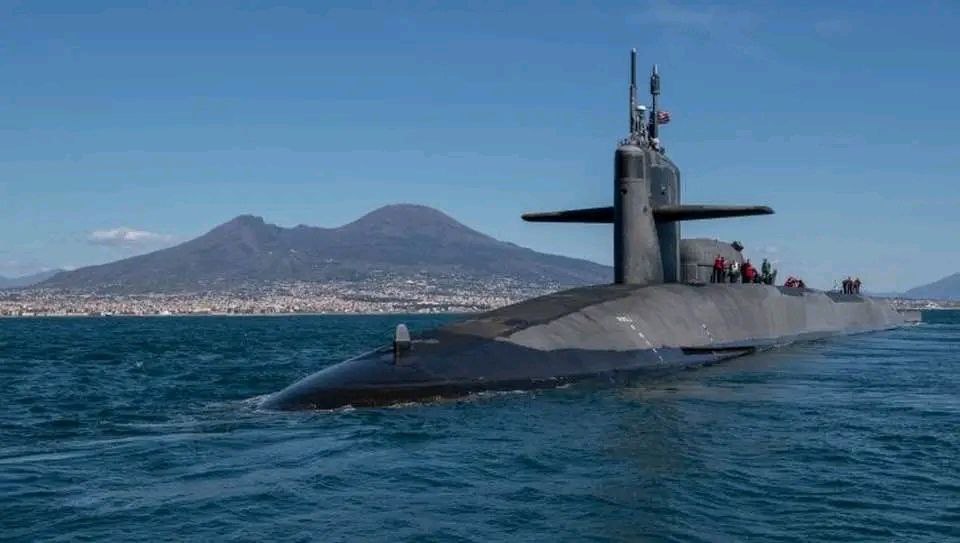 Un sottomarino nucleare americano ha attraccato nel porto di Napoli