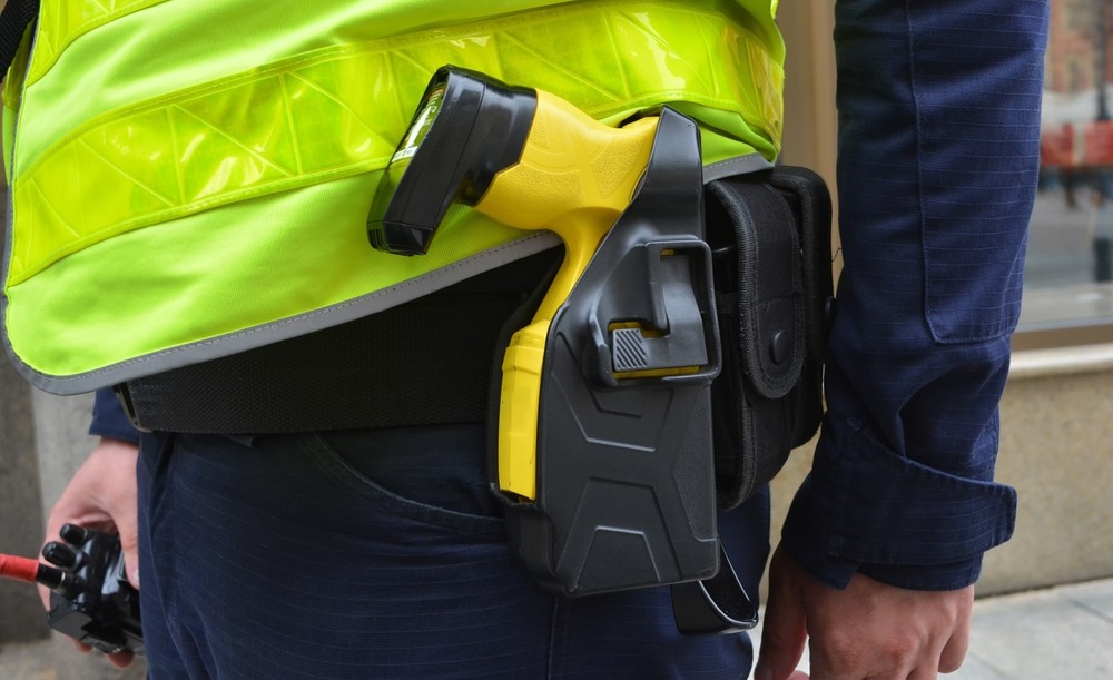 Milleproroghe, un emendamento punta a dotare di taser tutti i poliziotti