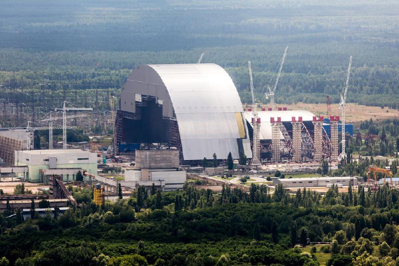 Ucraina, drone colpisce la copertura dell’impianto di Chernobyl: Zelensky accusa la Russia