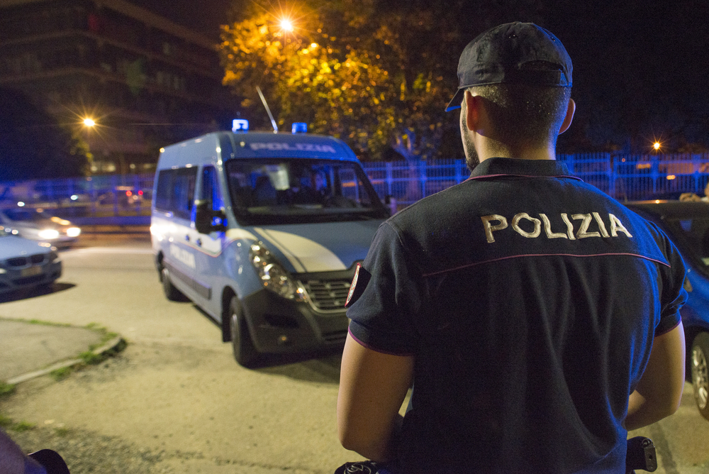 Maxi operazione di polizia: mille poliziotti per controllare 13.000 giovani (e arrestarne 73)