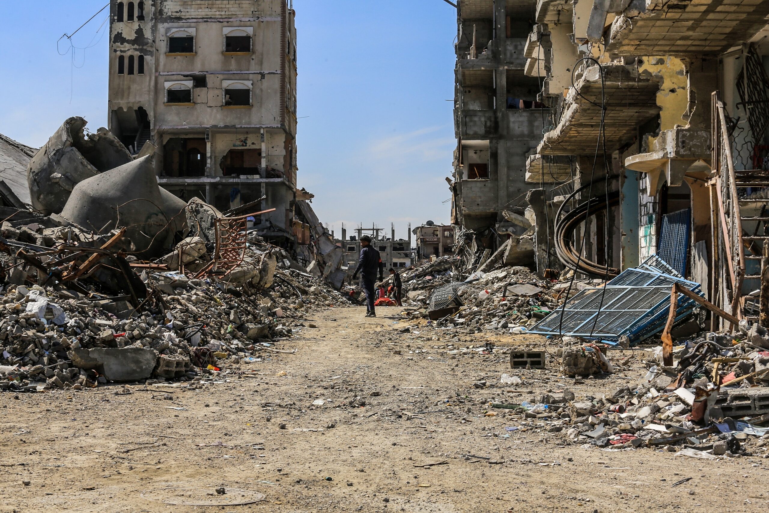 I bombardamenti israeliani a Gaza non risparmiano nemmeno gli ospedali da campo