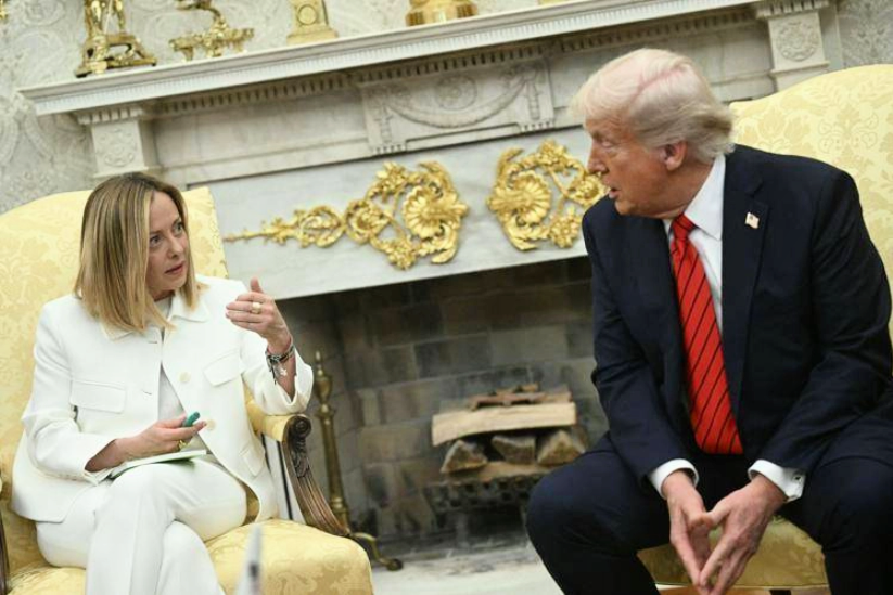 Meloni porta in omaggio a Trump spese militari e investimenti, in cambio di nulla