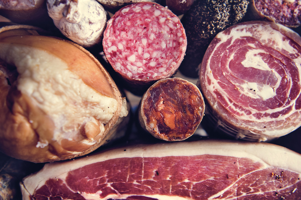 L’inganno dei disciplinari: da dove vengono realmente le carni dei salumi IGP