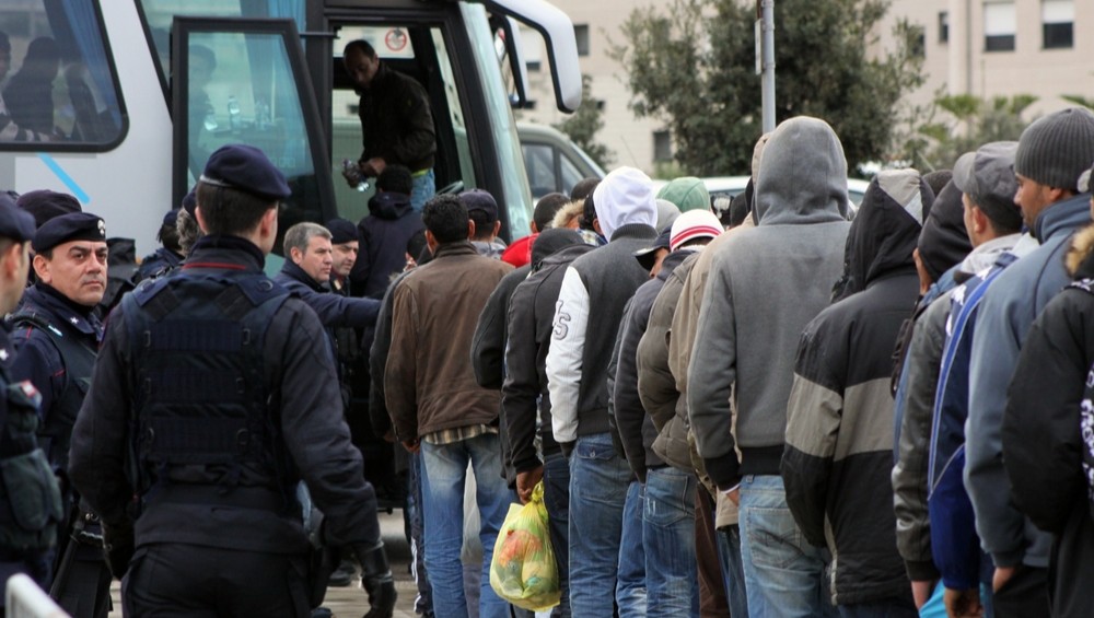 Migranti: il Decreto Flussi del governo finisce davanti alla Corte Costituzionale