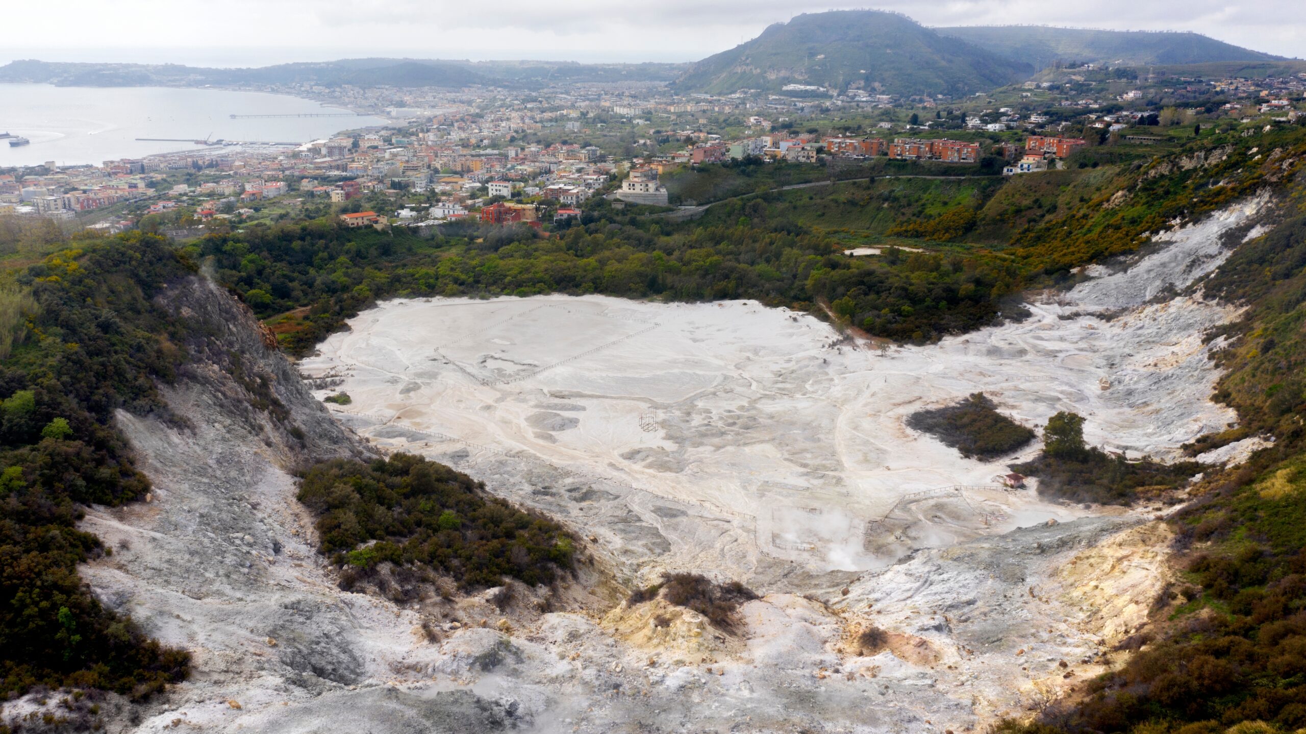 Uno studio aiuta a capire perché l’area dei Campi Flegrei è sismicamente diversa dalle altre