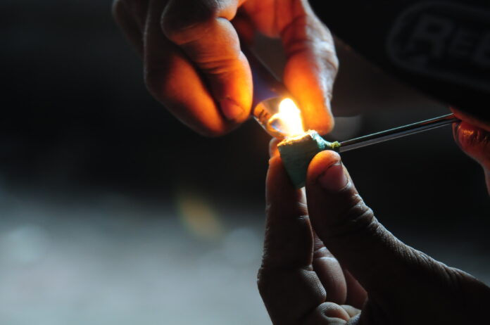Bologna pipe crack polemica riduzione del danno