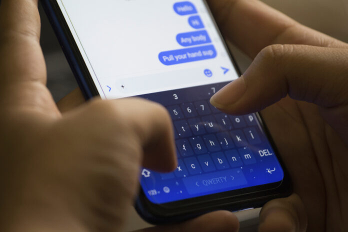 Texing,Something,To,Some,One,In,Chatting,Program,By,Using