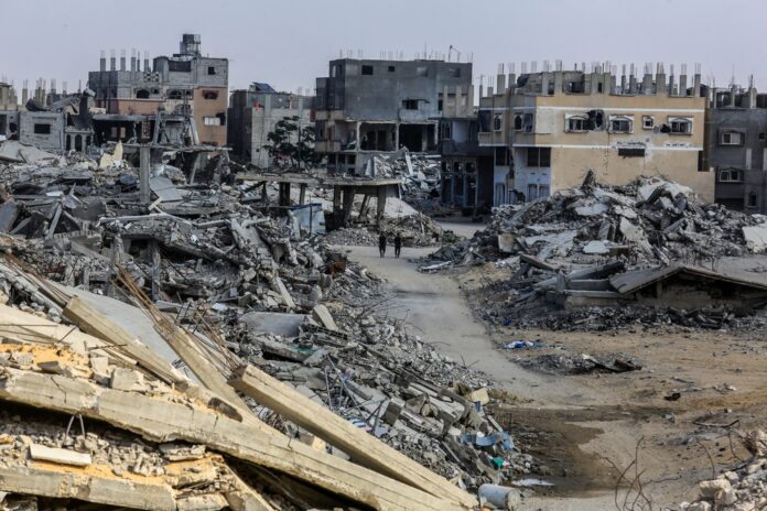 Palestinians,Return,To,Their,Destroyed,Homes,After,The,Israeli,Army