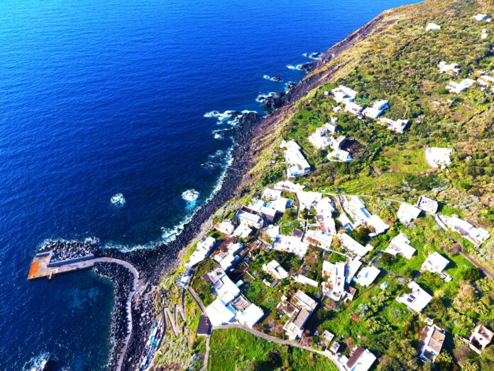 Ginostra Stromboli scuola alunna