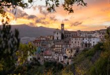 L’altra Italia: comunità locali, beni comuni e innovazione sociale in crescita Italia, beni comuni, comunità